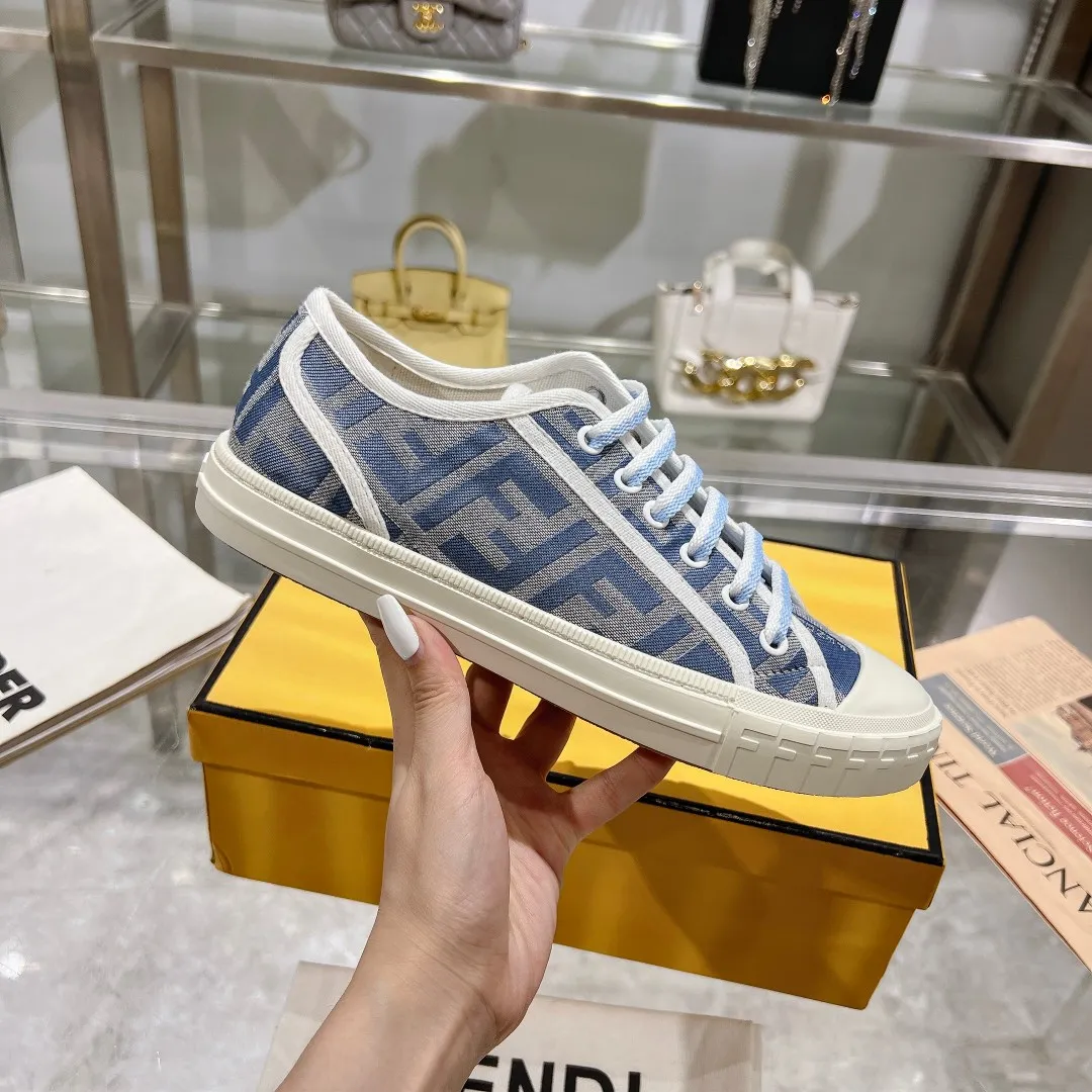 Couple style 💰460❤️Fendi Fendi's latest couple canvas shoes ❑ Fabric: Original customized imported jacquard canvas material ❑ Inner lining: Imported canvas material ❑ Sole: Original molded non-slip TPU outsole ❑ Bottom thickness: 2.5cm ❑ Size: Women's 35-40/Men's 39-45